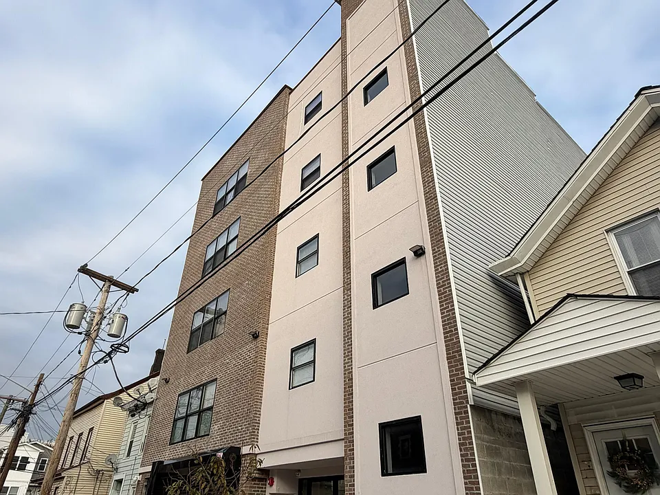 135 Beech St #505