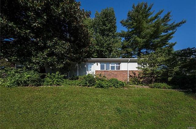 1st image of 745 Louwen Dr