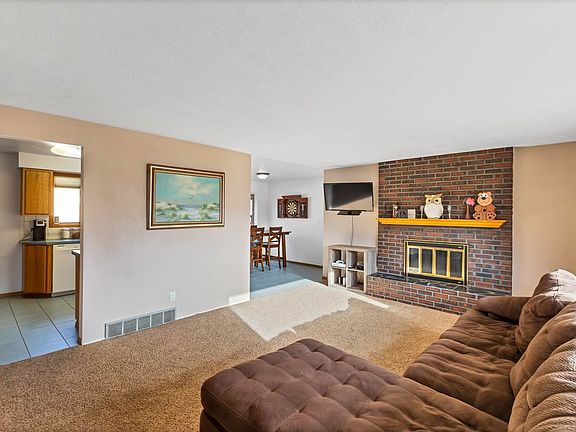 4th image of 202 W James St