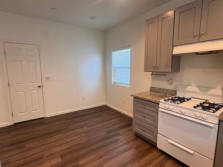 1326 S Santa Fe St — Photo 22