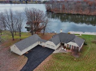 18 Island Shadow Dr, Fulton, NY 13069