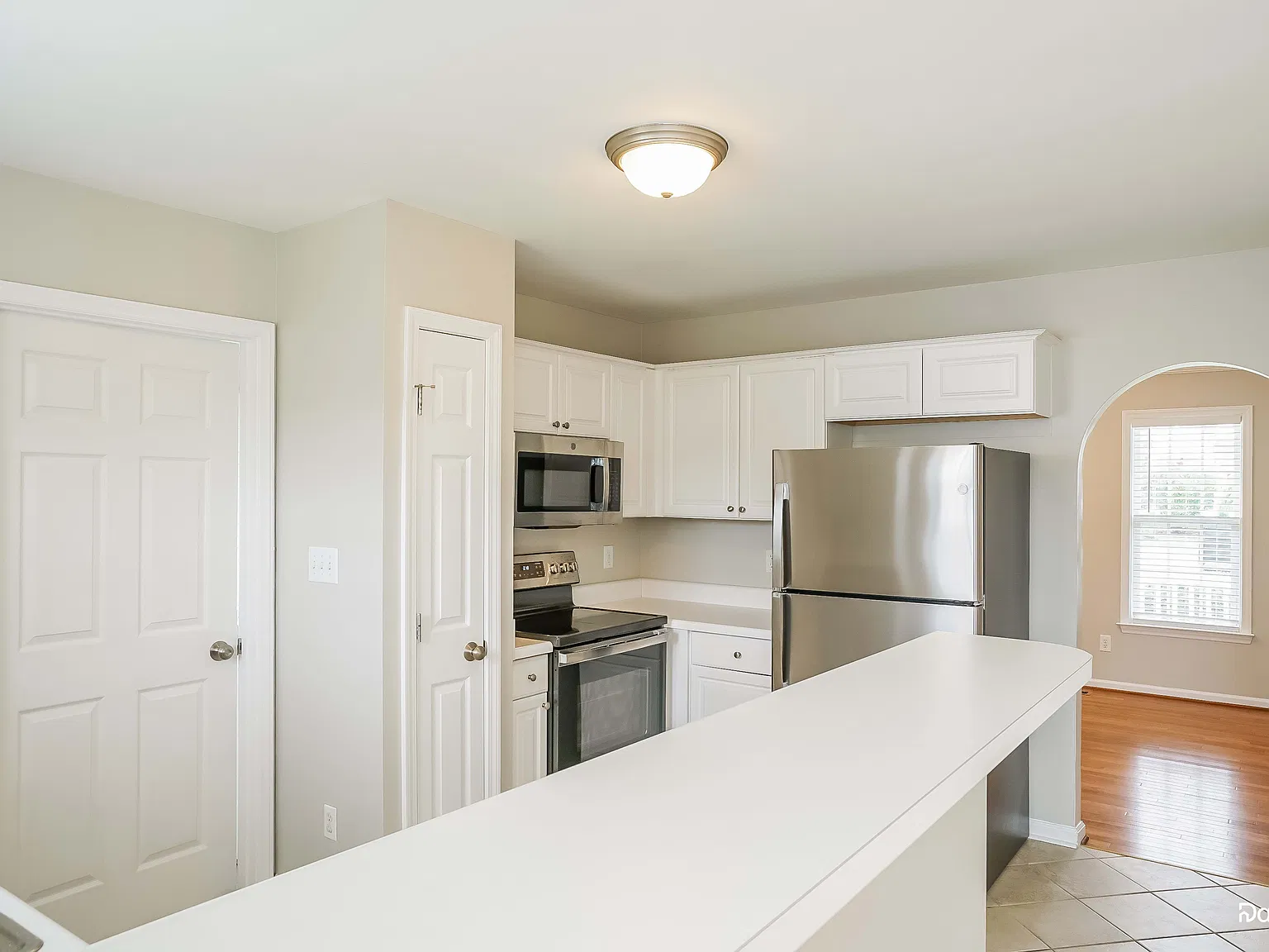 3 bed, 2.5 bath, 1666 sqft, $2,020 — Photo 2