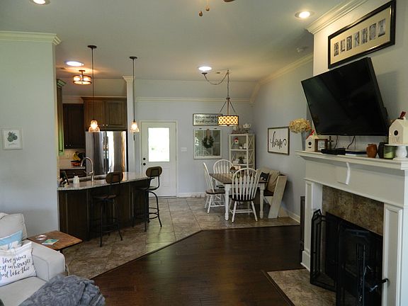5th image of 580 Joseph Dr