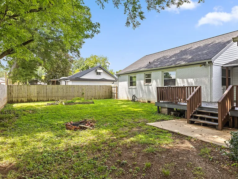 204 Haney Dr — Photo 32