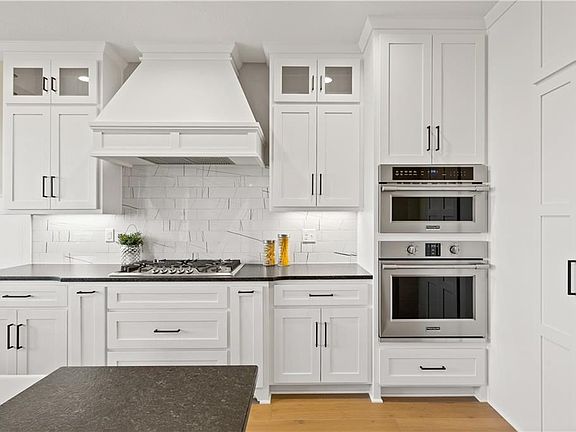 3rd image of 3912 NE Independence Ave