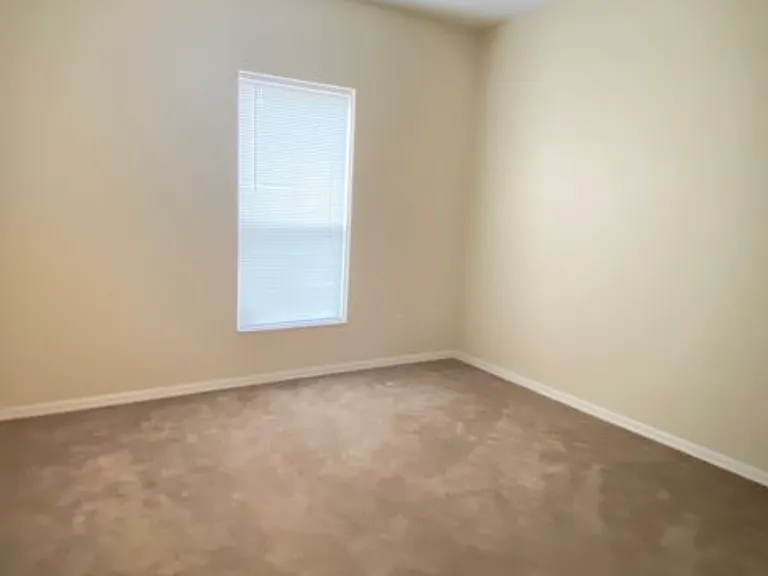 17 Radium Ln — Photo 5