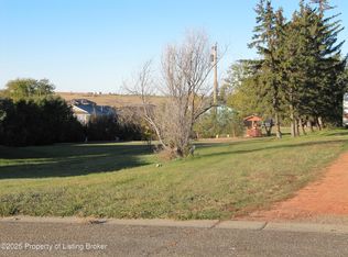 903 2nd Ave NW, Beach, ND 58621
