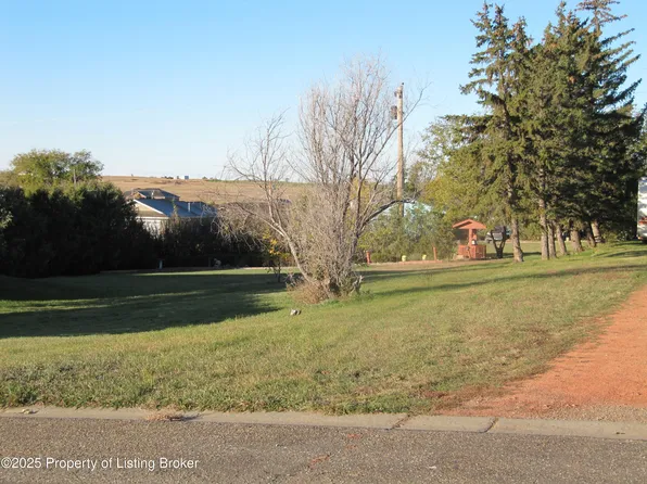 903 2nd Ave NW, Beach, ND 58621