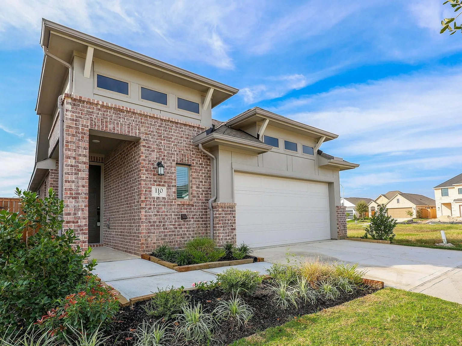 4 bed, 3.0 bath, 1927 sqft, $2,500 — Photo 3