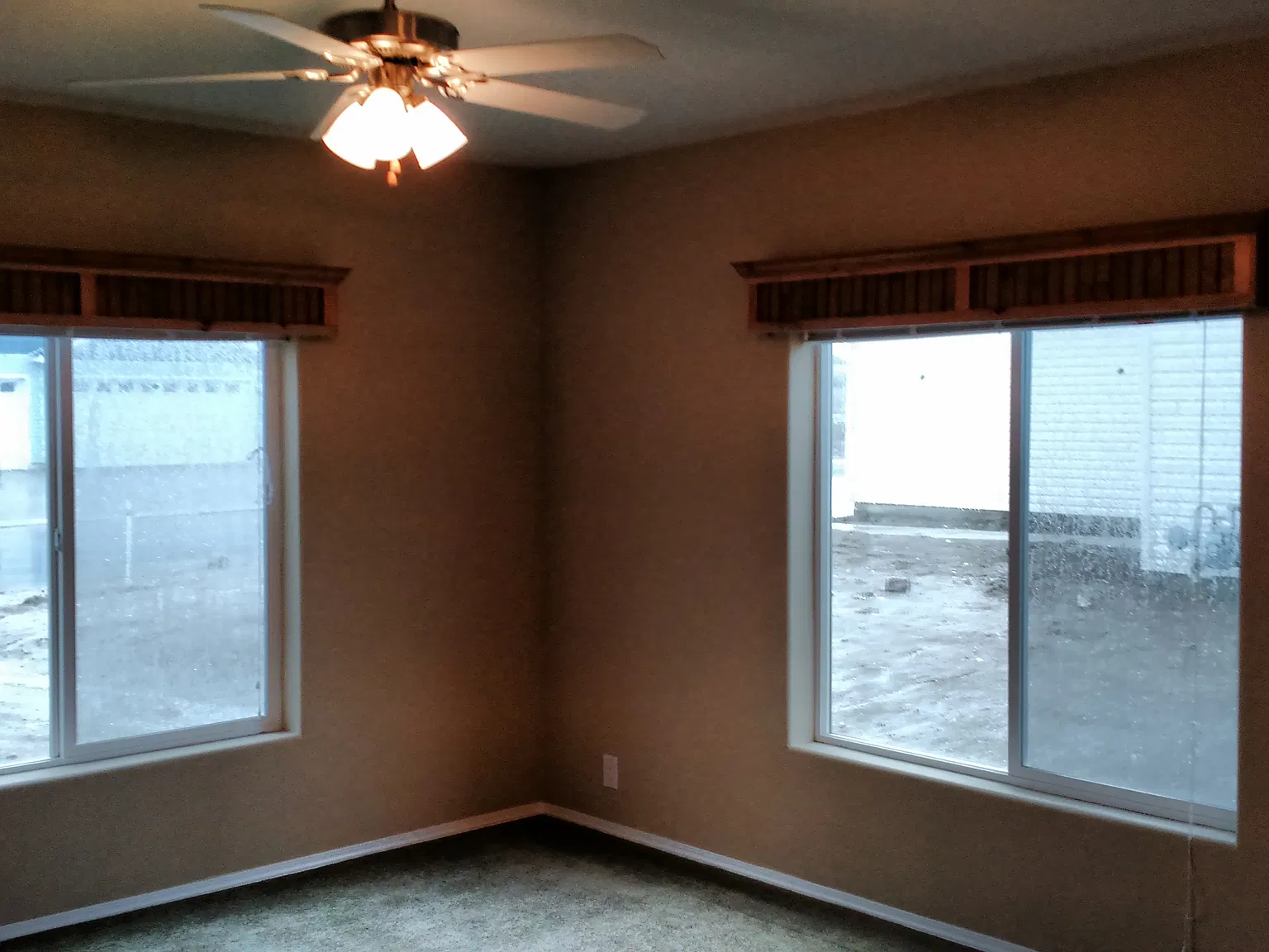Fenced 3br/2ba Twin Home With 1 Car Garage! — Photo 2