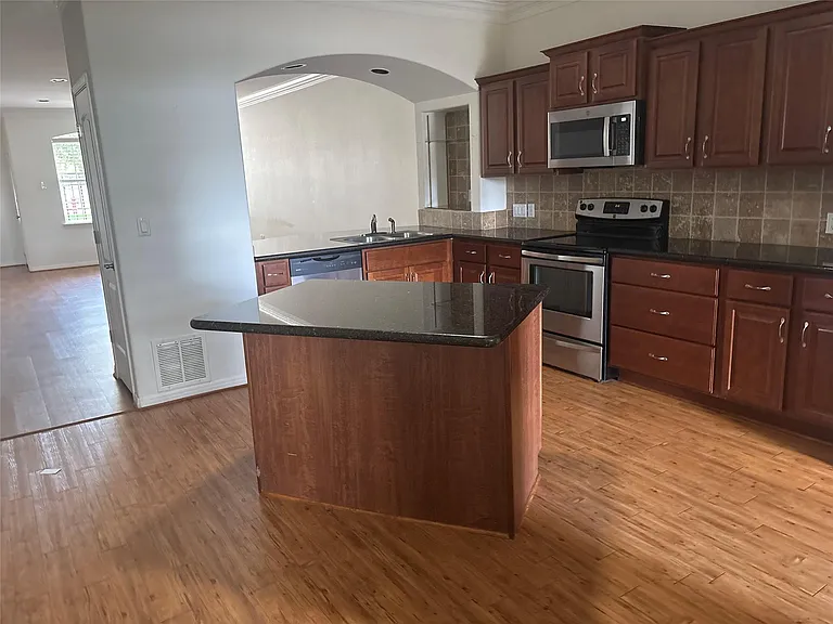 359 Stone Hill Dr — Photo 7