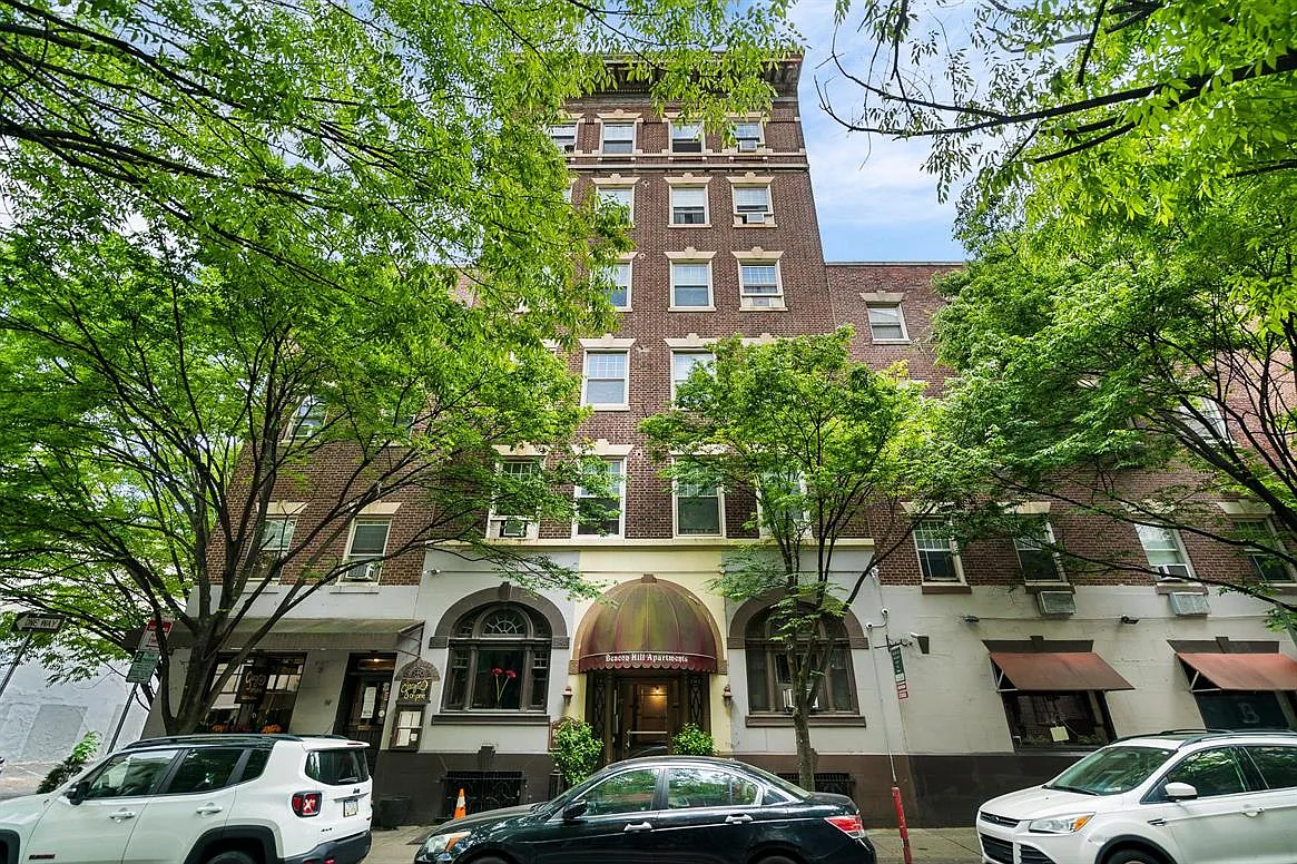 Beacon Hill Apartments — Photo 2