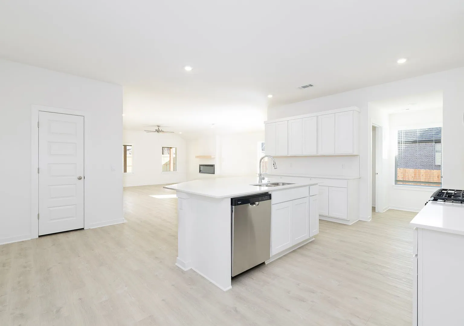 Brand New Construction (4br/2ba) - Now Leasing For Immediate Move-In — Photo 3