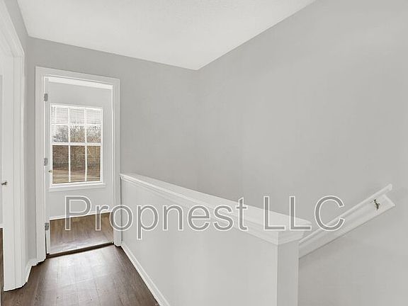 4th image of 817 Barrington Woods Cv