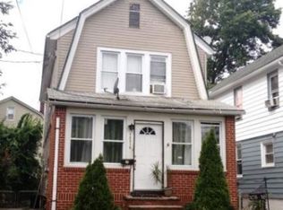 10516 221st St, Queens Village, NY 11429
