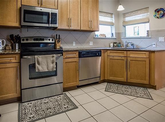 5th image of 1402 Parker Ln APT 1