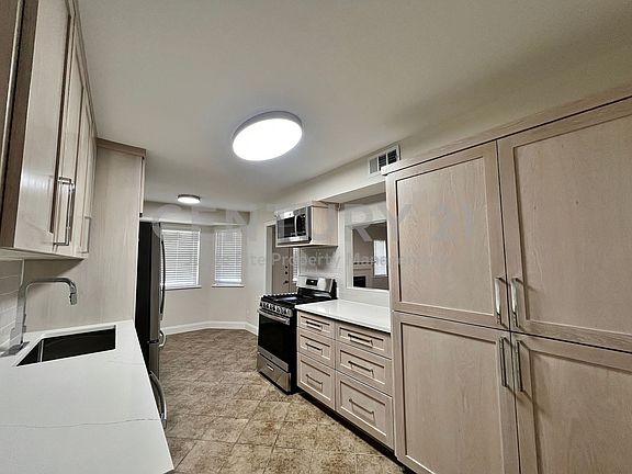 5th image of 1309 Cochise Dr