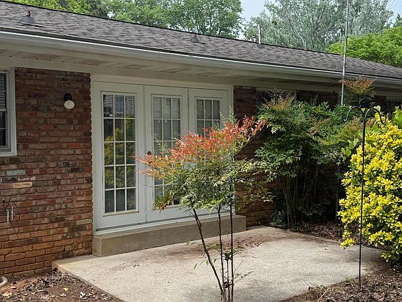 3rd image of 1504 Larry Rd