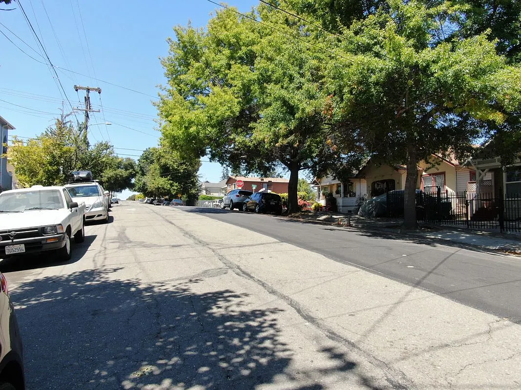 2 bed, 1.0 bath, 725 sqft, $2,295 — Photo 3