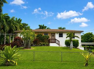5240 SW 82nd Ave, Davie, FL 33328