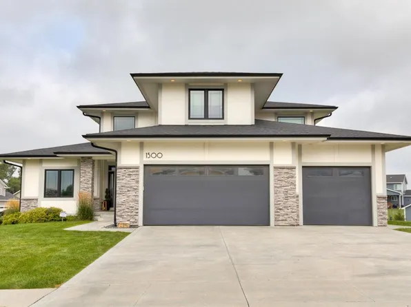 1500 Hackenberry Pl, Granger, IA 50109