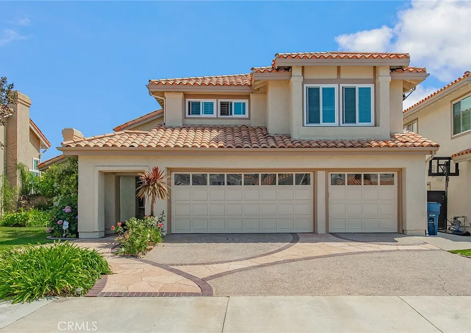 9042 Santiago Dr