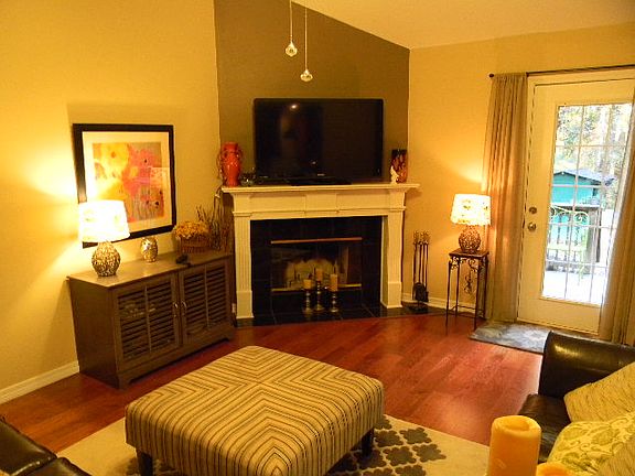 3rd image of 20400 N Hills Ln