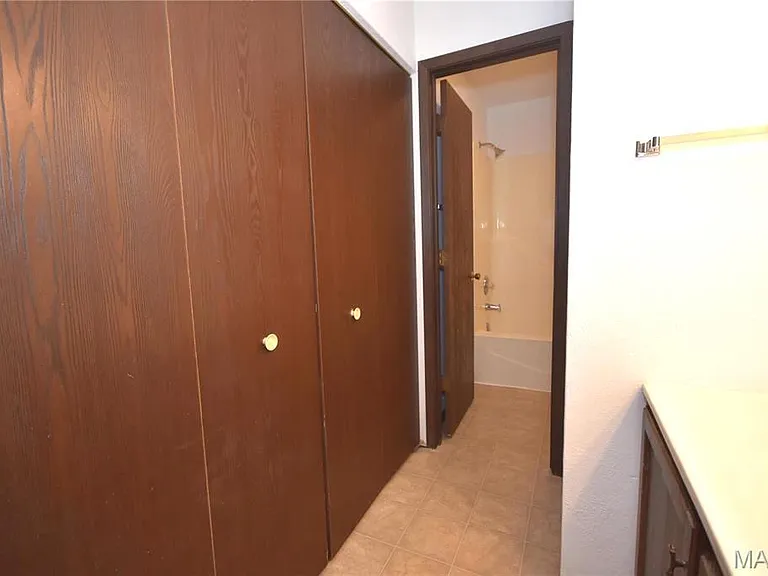 94 Peachtree Ln — Photo 5