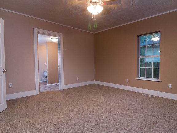 4th image of 812 Cherry St