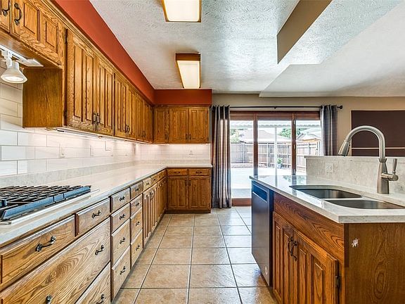 3rd image of 1906 Trailridge Dr