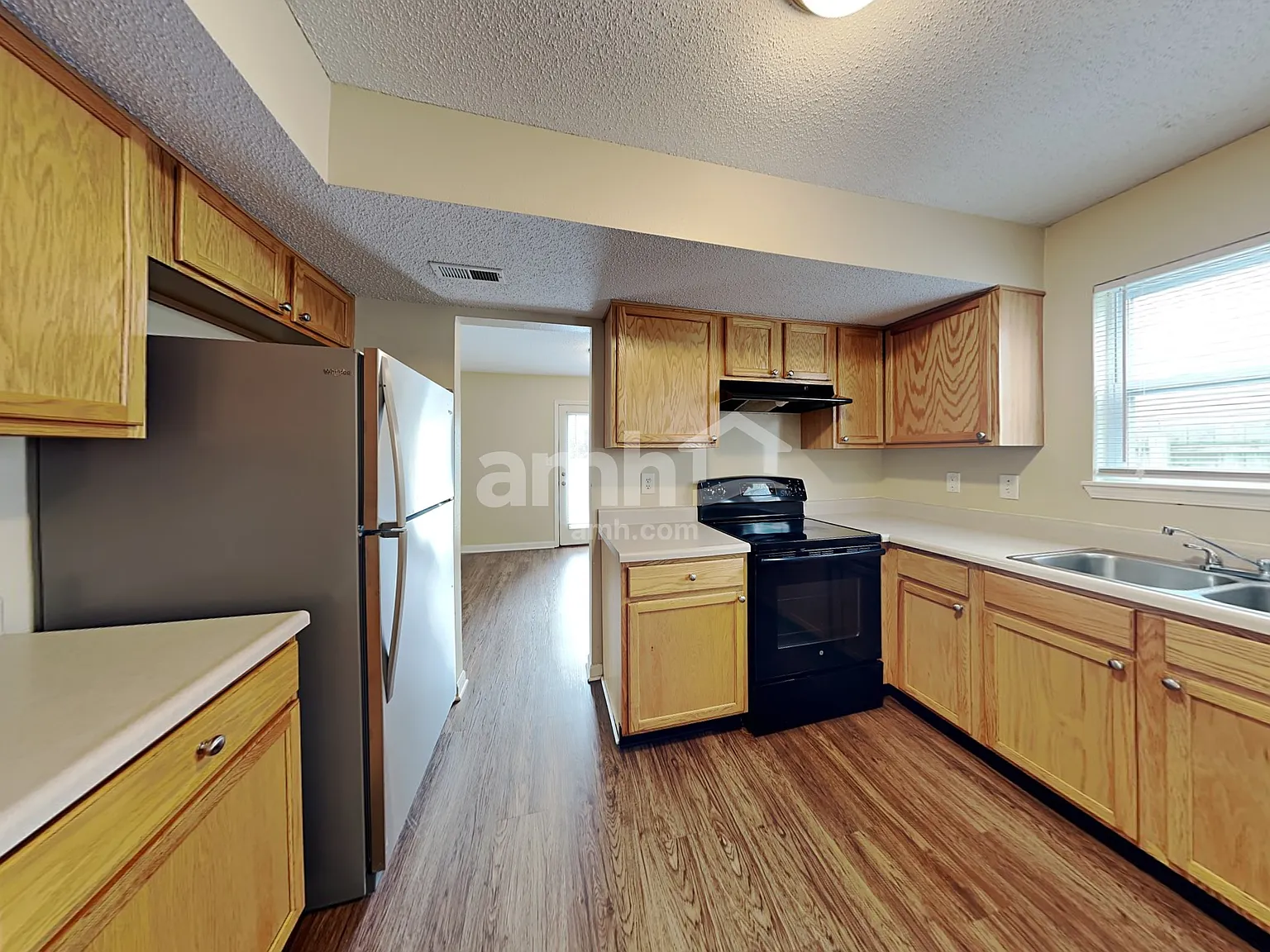 4 bed, 2.5 bath, 1980 sqft, $2,100 — Photo 3