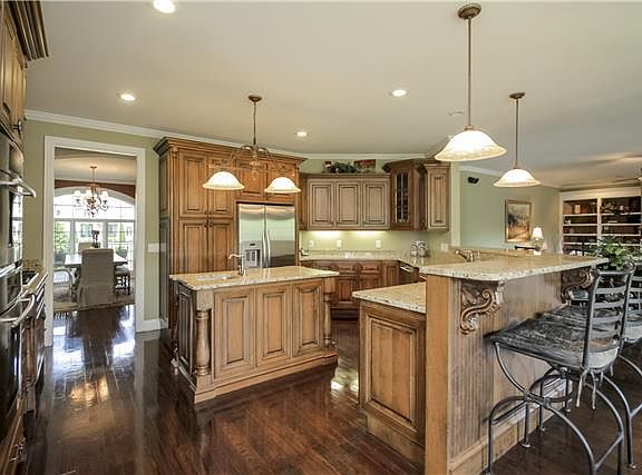 4th image of 105 Rose Garden Ct