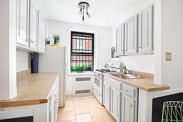 Sold by Compass | media 18