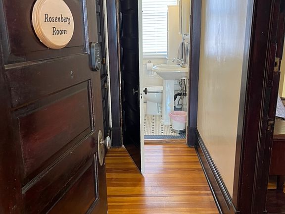 4th image of 209 High St NE #1B-1Ba-500Sqft