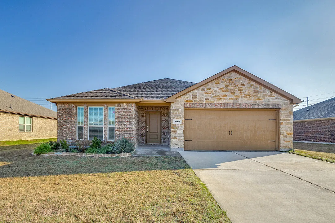 4 bed, 2138 sqft, $2,600 — Photo 1