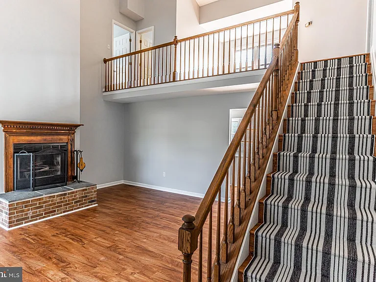 121 Nottingham Ct — Photo 26