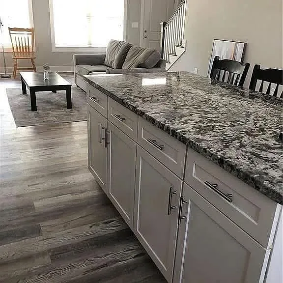 3 bed, 2.0 bath, 1556 sqft, $2,000 — Photo 3