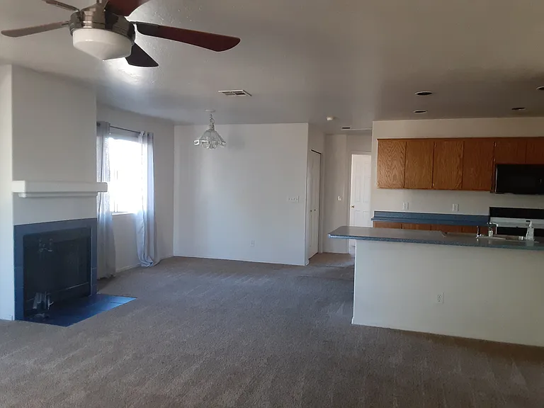 2819 N Superstition Ln — Photo 4