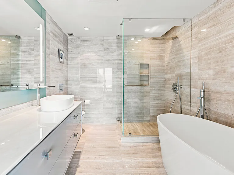 1151 Georgia St W #5606 — Photo 13