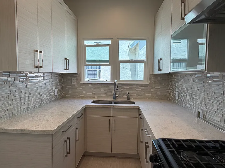 163 N La Peer Dr #C — Photo 10