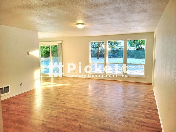 4th image of 2806 SE Calaveras St