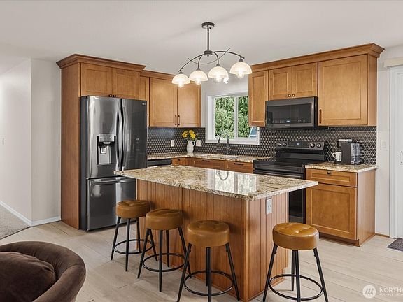 3rd image of 8512 NE 136th Street