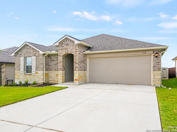 712 monarch, Seguin, TX 78155