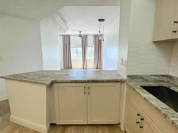 5th image of 2331 W HORATIO STREET #632