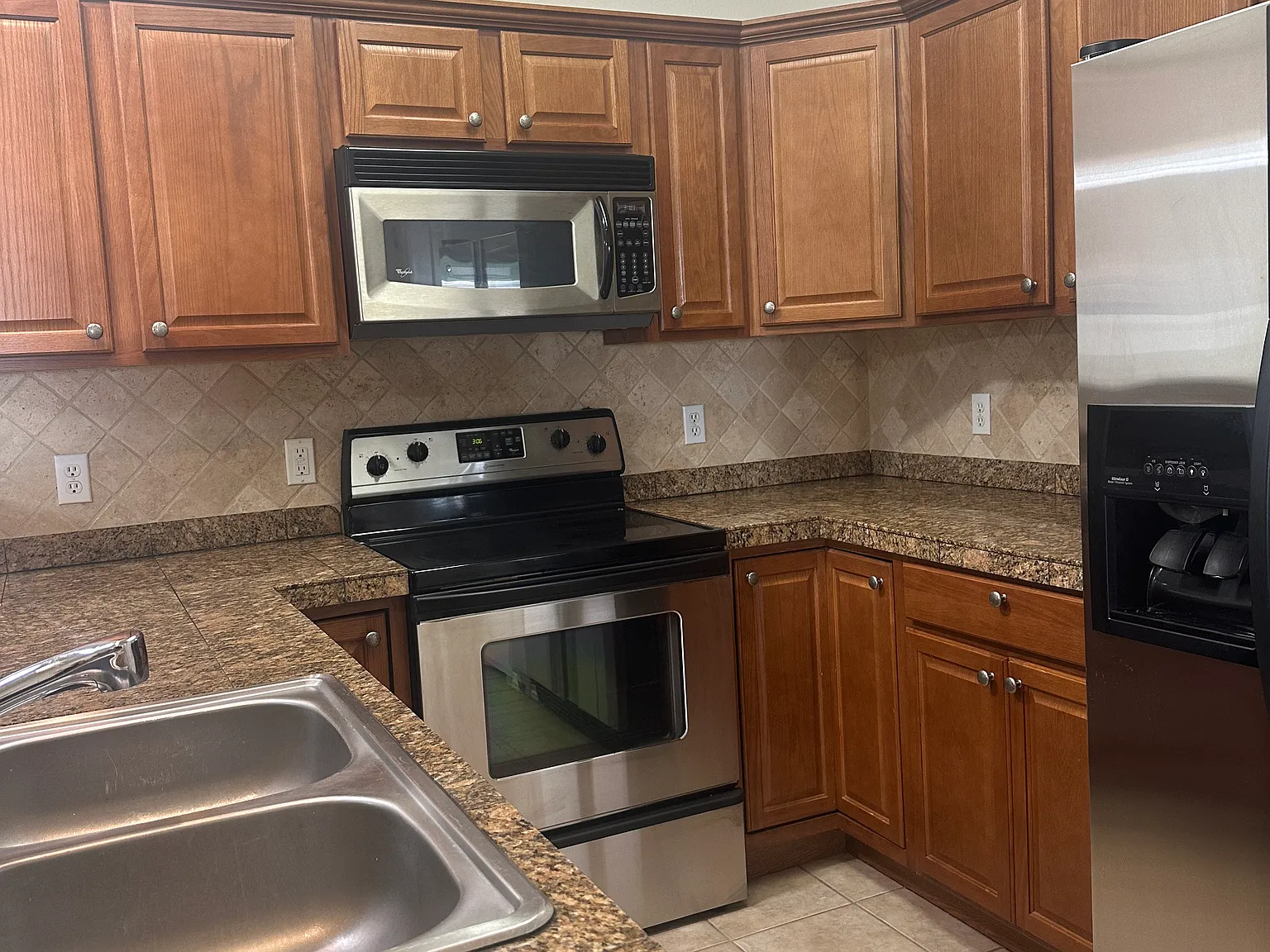 3 bed, 1400 sqft, $1,950 — Photo 4