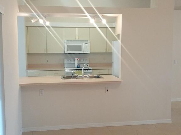 4th image of 52 Queen Ct