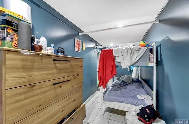 3 bed, 900 sqft, $2,350 — Photo 4