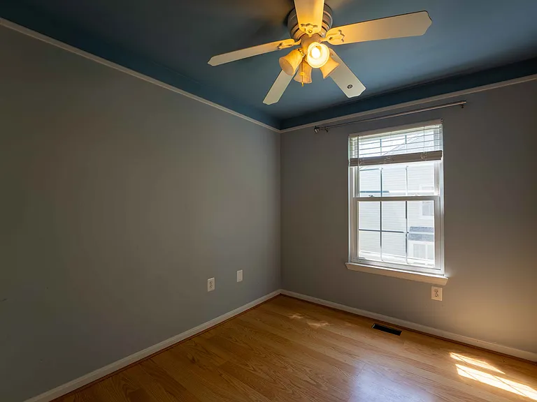 18246 Fox Chase Cir — Photo 10