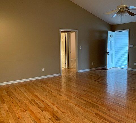 5th image of 510 Douglas Dr