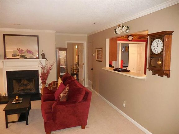 3rd image of 2719 Vineyard Way SE